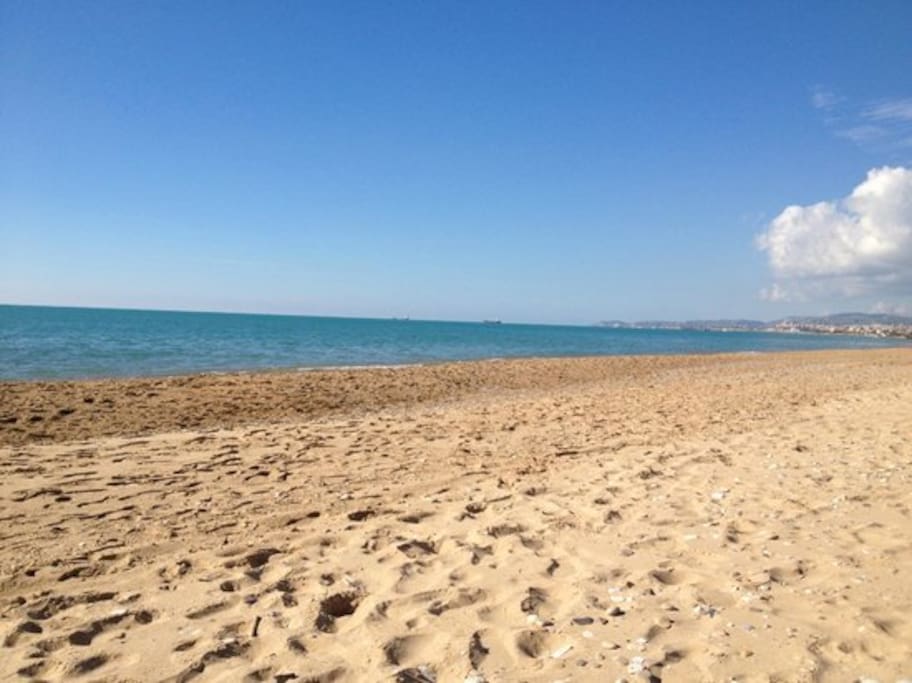 SPIAGGIA SAN LEONE,a 10 minuti a piedi