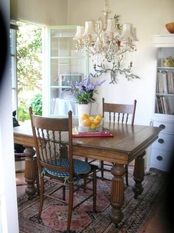 Redondo Beach house 5 min walk to beach-Historic gallery image 4