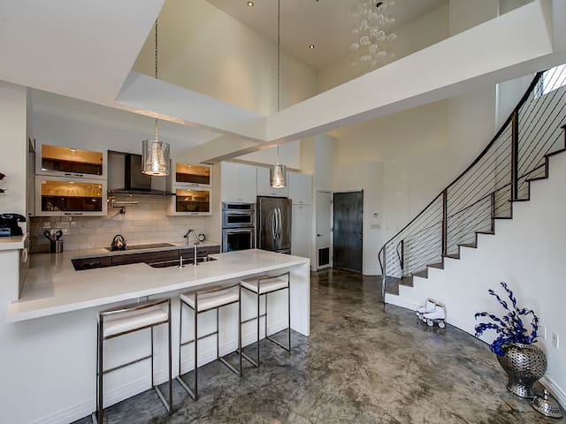 Beverly Hills Penthouse (close to Cedars Sinai) gallery image 4