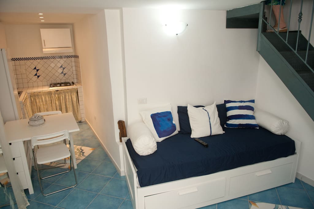 Ingresso.soggiorno con divano letto