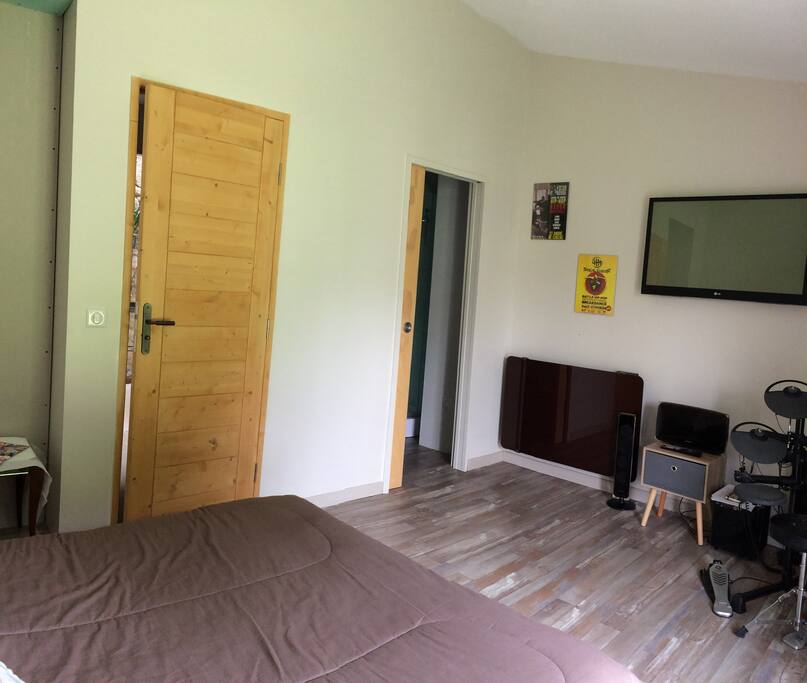 Salle d'eau privée dans la chambre