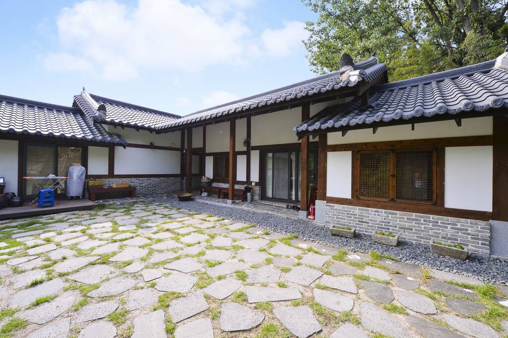 마당에서 바베큐이용 가능합니다