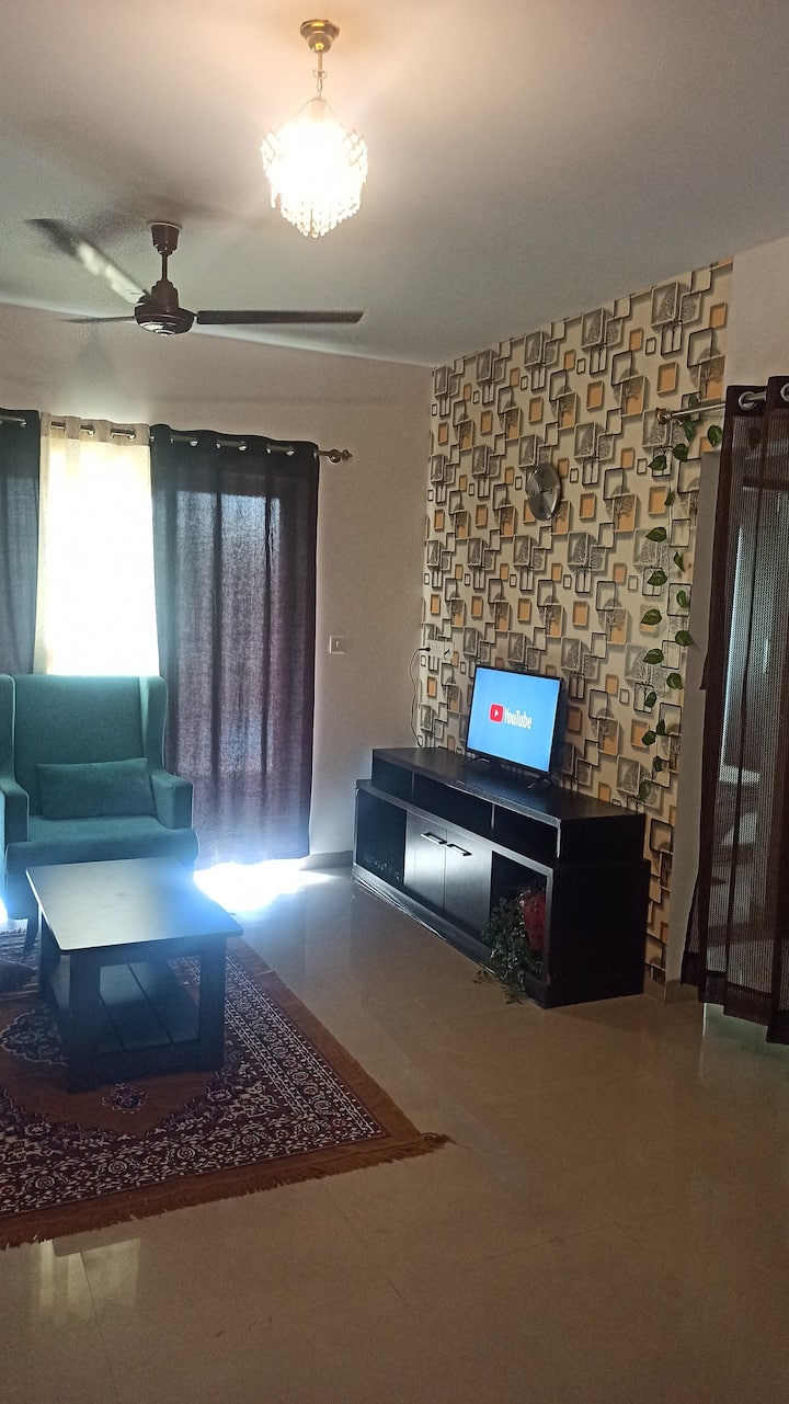 Perfect Relaxed living area to peace out or have chit-chat with your family & friends 

Living area include

Smart TV 
Sofa 
Foldable Sofa cum Bed 
2 Fan 
Balcony Garden view 
2 Bean Bags
Maharaja chair
Chandelier 

Few Handpaintings
Superfast Wifi

