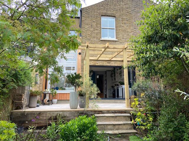 Beautiful 4 bedroom family home – Alexandra Palace gallery image 2