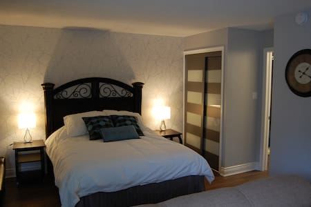 Blue Mountain / Collingwood Hill Side Condo