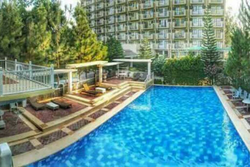 Free access to the pool except Monday (pool cleaning time)
