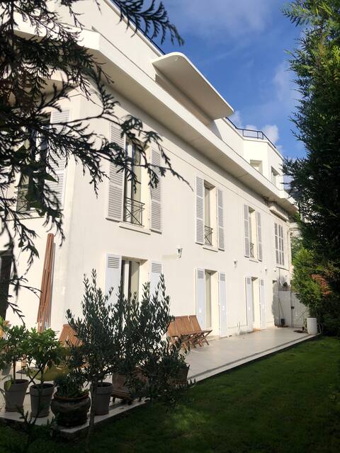 Exceptional, 130 m2, aerial view of Paris