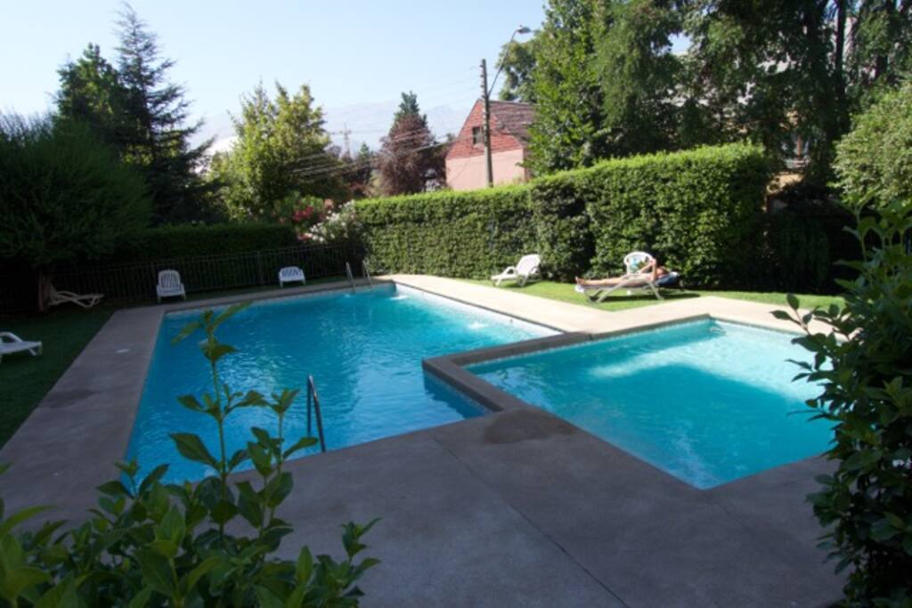 piscina para adultos y niños