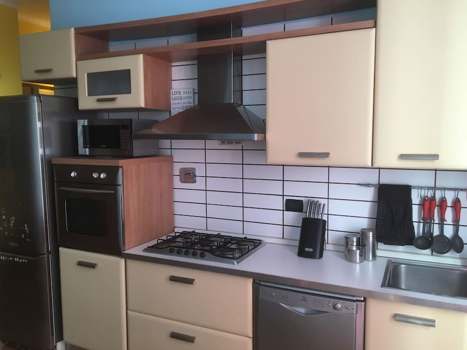 Parete cucina attrezzata del soggiorno