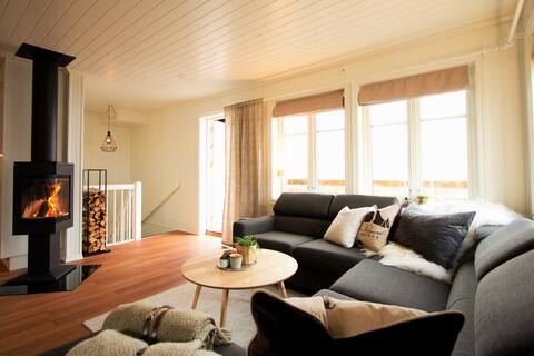 Successful Airbnb property: Bjørkelia Lodge: Cozy Mountain Cabin with Lakeview in Sunnfjord