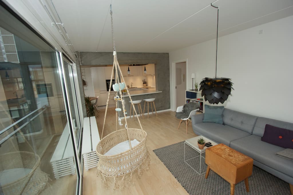 The cosy living room.