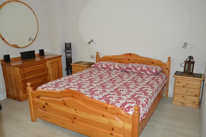 Ხის მყუდრო ოთახი, როგორიცაა შალე