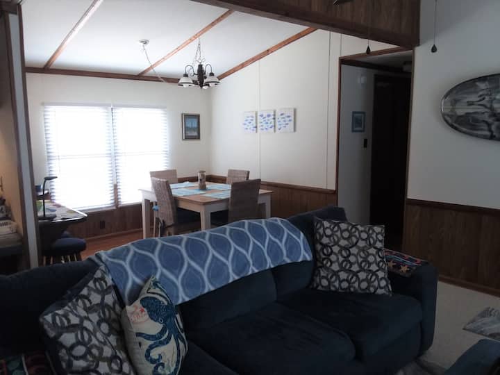 Sound View ☼ Spacious 3br 2 Bath ☼ Walk To Beach - Pine Knoll Shores, NC