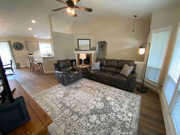 Super Clean/cozy 3-bedroom Residential Home - Meridian, ID