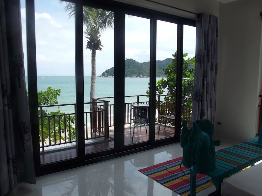 Green room. Room with the view to wake up to.