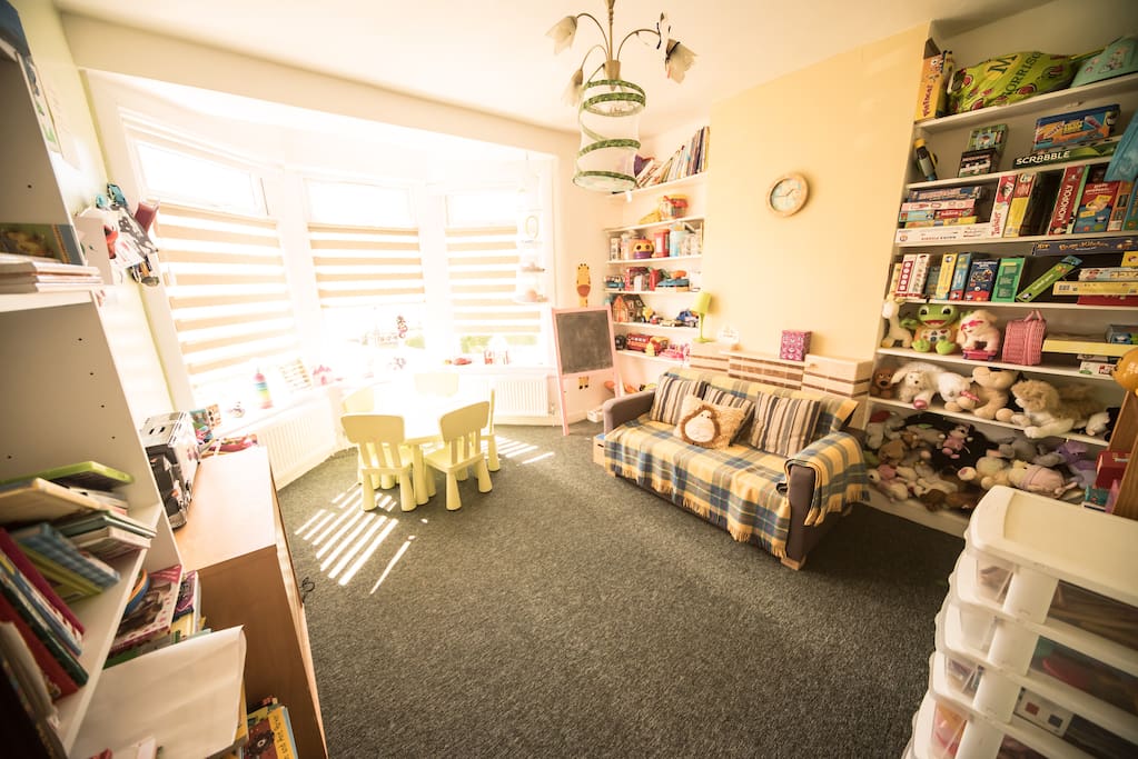 Playroom/ bedroom 4