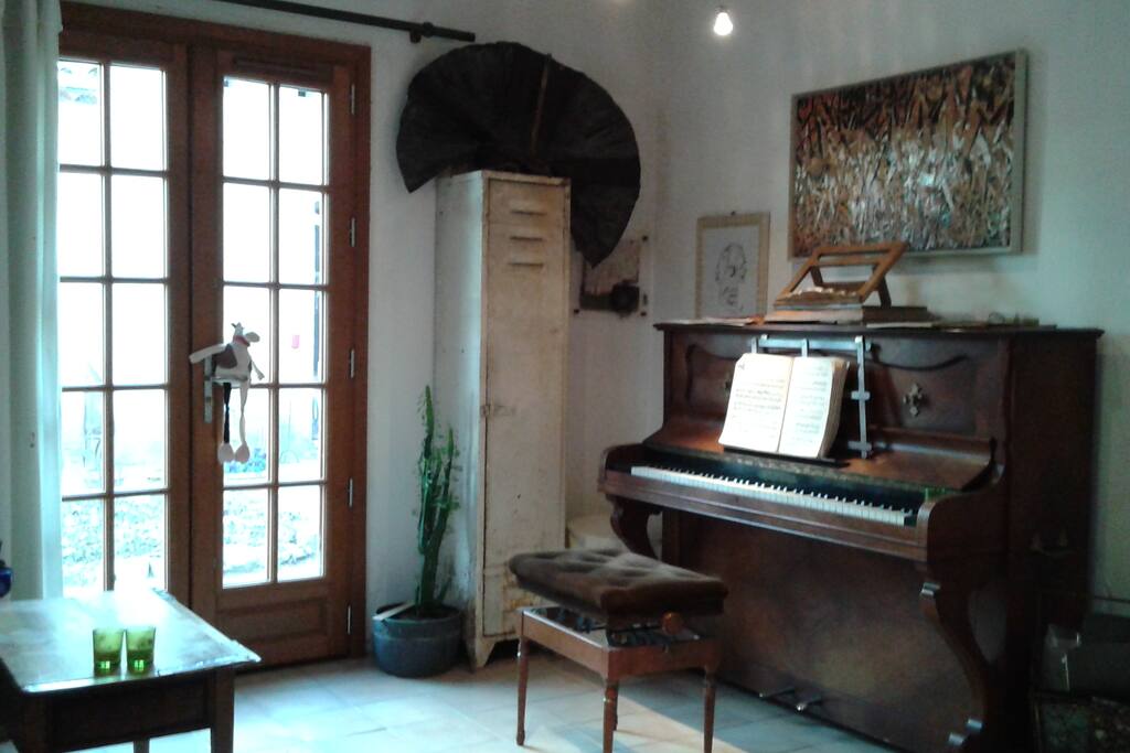 chambre avec piano