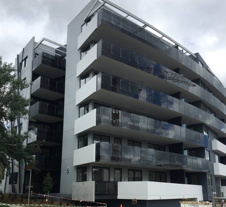 Corner unit (5th floor)