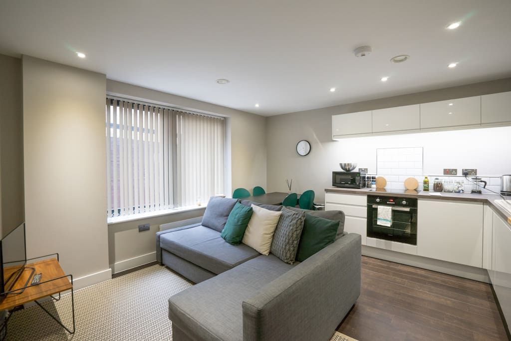 A spacious living & dining area with an open plan kitchen. Enough space to make yourself comfortable, watch TV and prepare yourself meals. The sofa can be prepared as another double bed upon request.