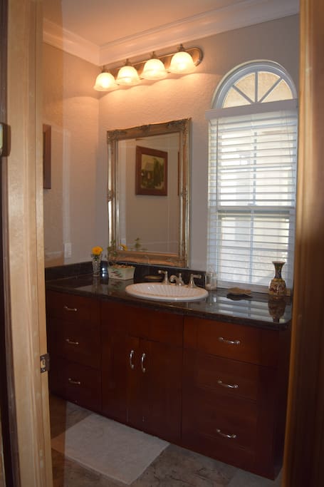 Bathroom vanity