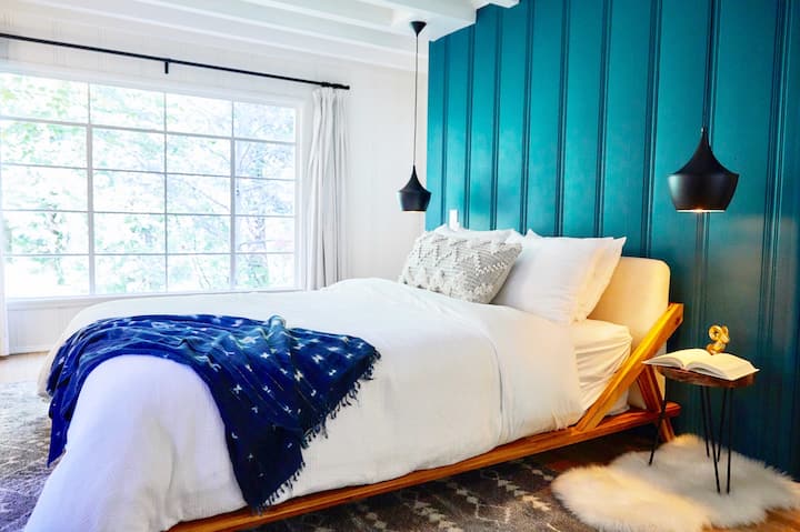 No caption needed.  Naps, sleeping in or watching movies in the most comfortable queen bed and you get to wake up to a view of the forest.