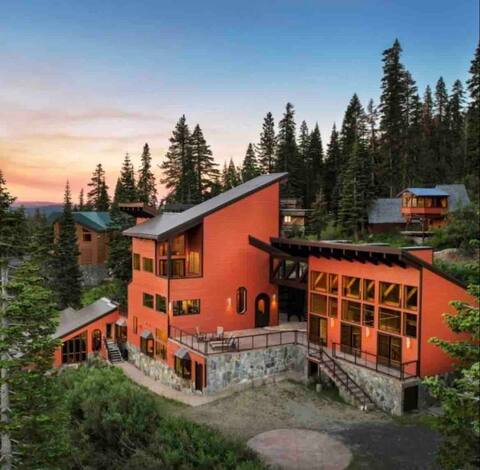 Snowshoe Lodge
