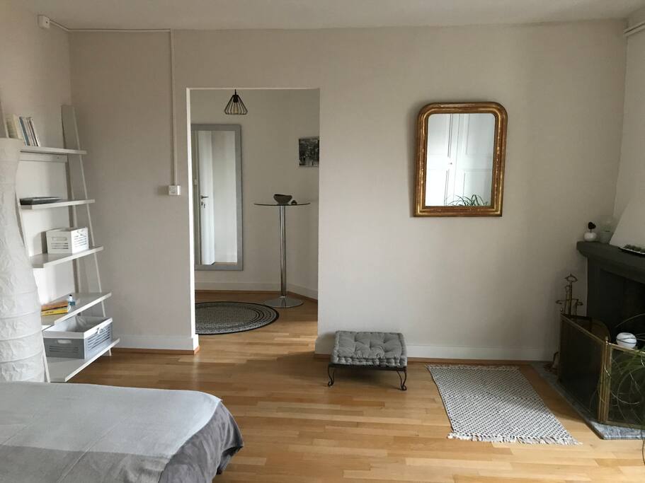 Hall d’entrée donnant accès à la chambre