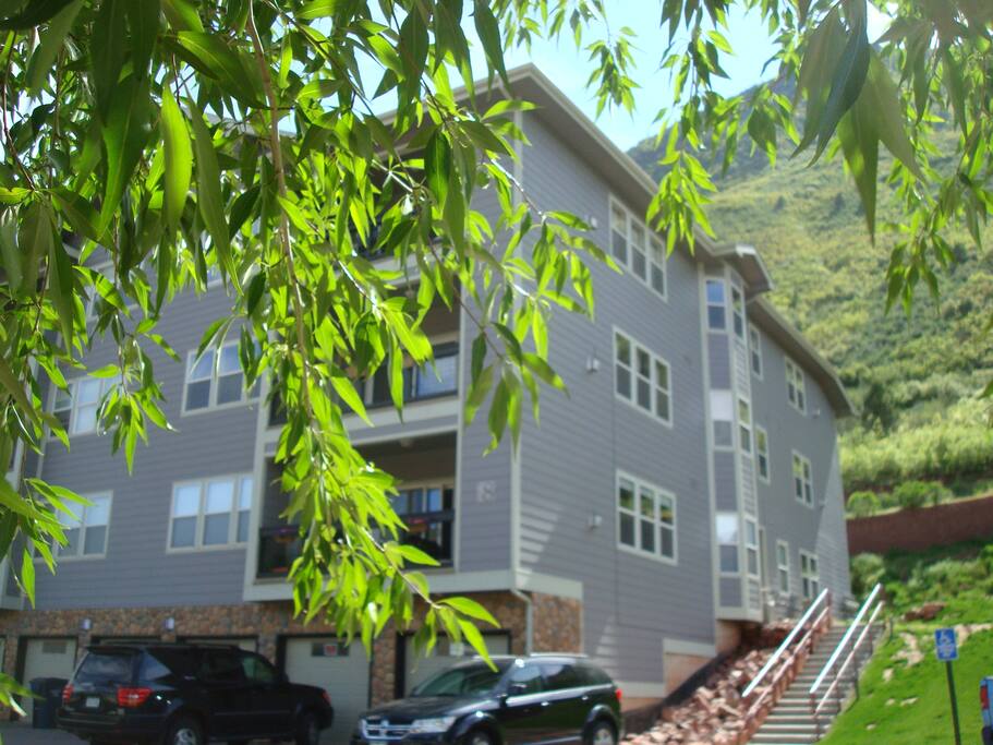 EXTERIOR OF THE BUILDING. THE BUILDING HAS ELEVATOR