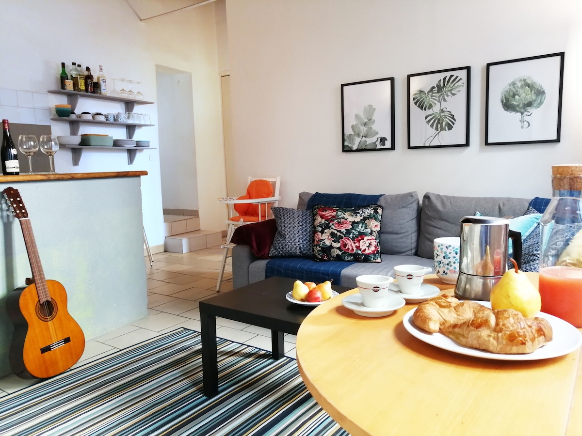 Le salon - Salle à manger - Cuisine (La cuisine a été rénovée et nous attendons encore les nouvelles fotos :)  | La sala de estar y la cocina (la cocina ha sido renovada y aún no teníamos las nuevas fotos:)