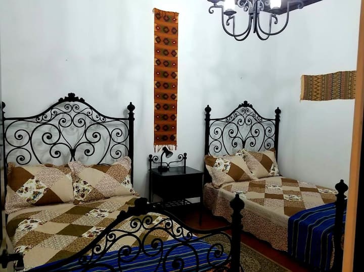 2 dvojlôžka/menšia manželská posteľ 