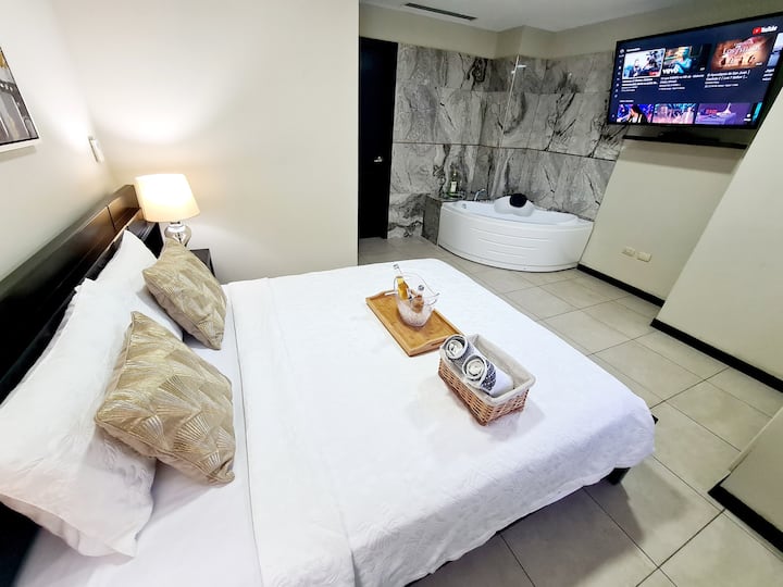 Suite jacuzzi vista rio +593_994063474