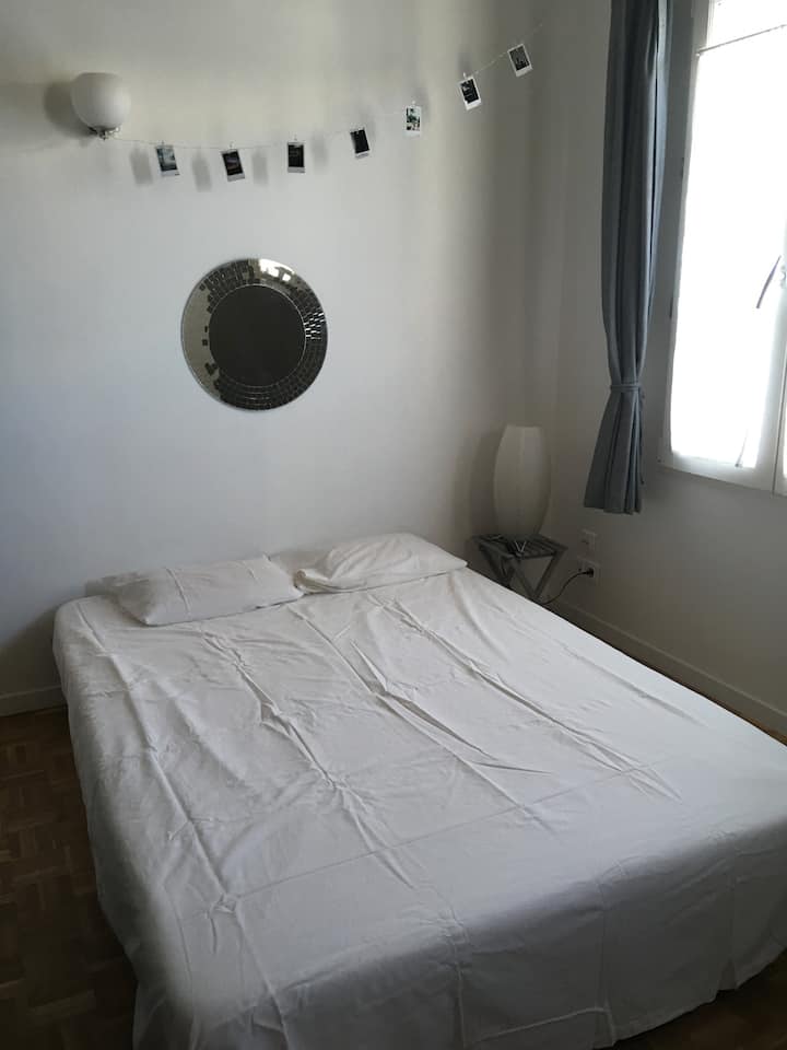 卧室2景观1 - 1张沙发床140。