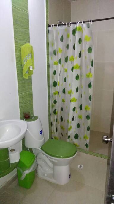 1 Baño comparte 1 y 2 Habitación