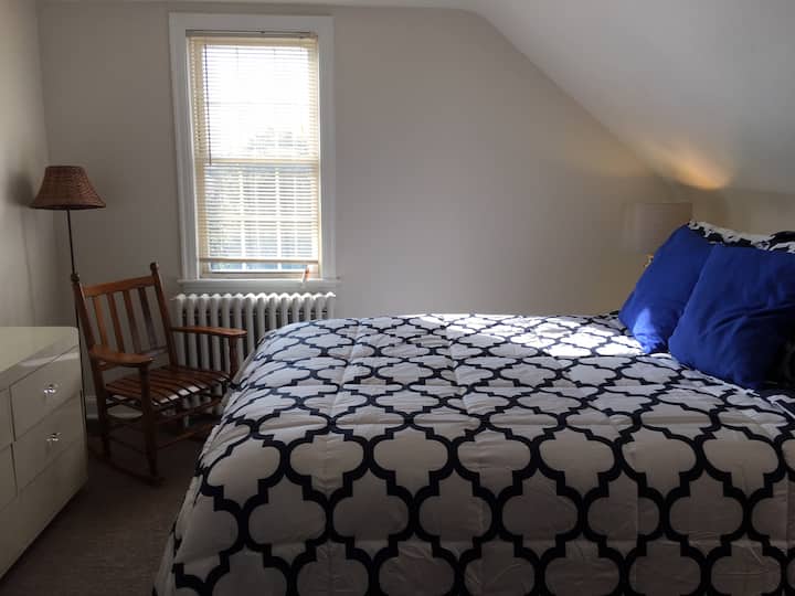 Surfez six chambres avec lit Queen