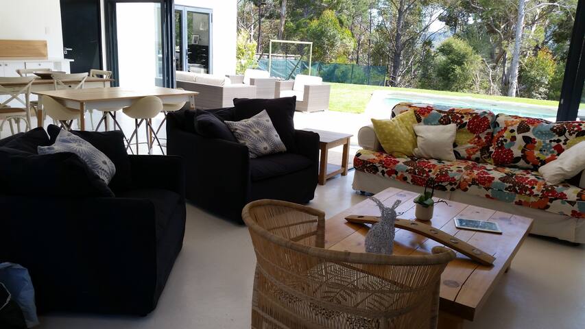 7 Woodcutters Grove, Hout Bay gallery image 5