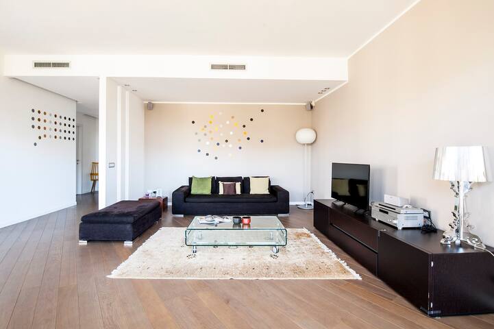 Milano Lush contemporary flat – 6 guests, 3 BDR gallery image 4