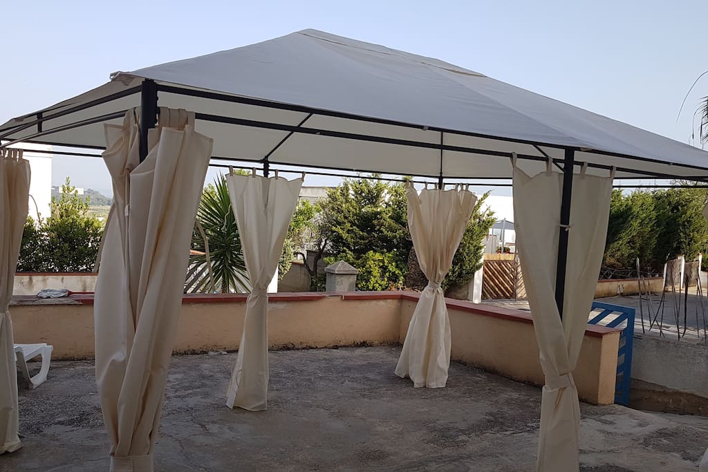 terrazzo con gazebo