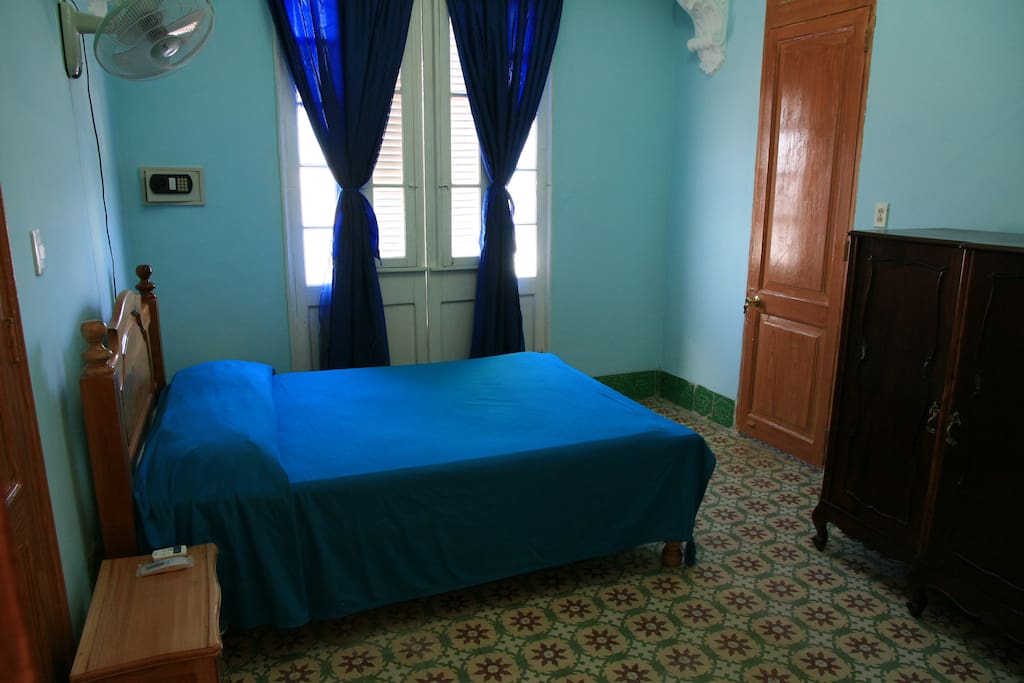 Room 1. Air conditioned/Fan