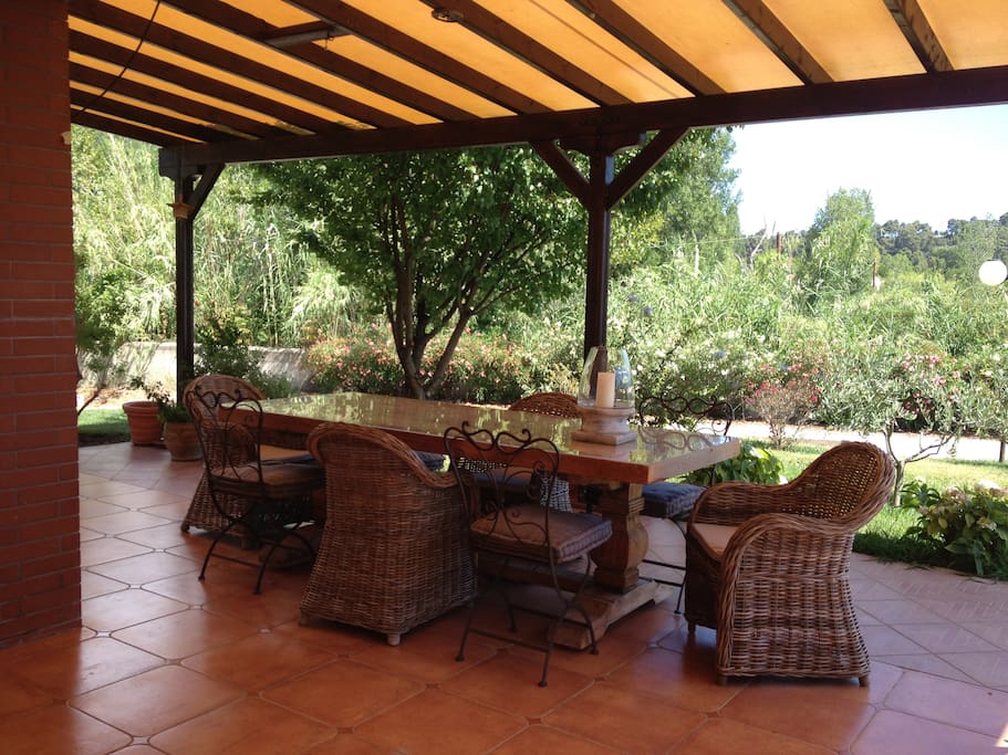 Veranda dining table