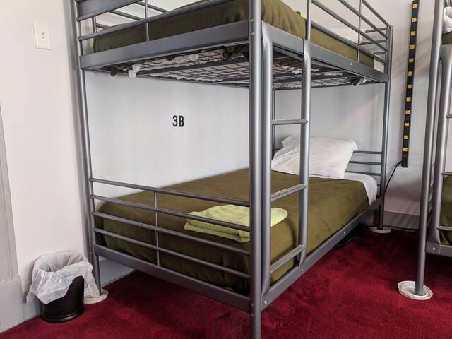 Bunk 3B - Downtown Minneapolis Hostel
