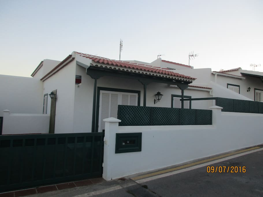 Vivienda Chalet adosada de dos plantas