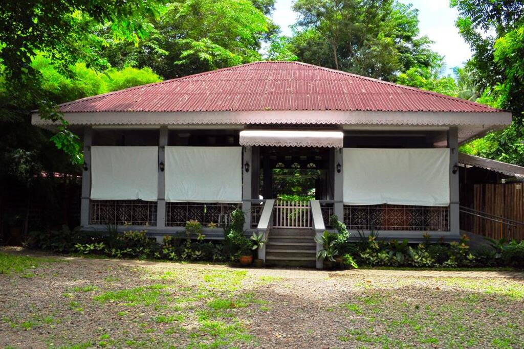 Hall where meals are served and guests can meet friends or do business.