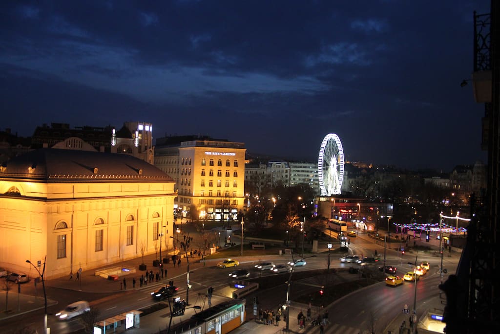 Panoramic view from the bedrooms to Ritz Hotel & Budapest Eye