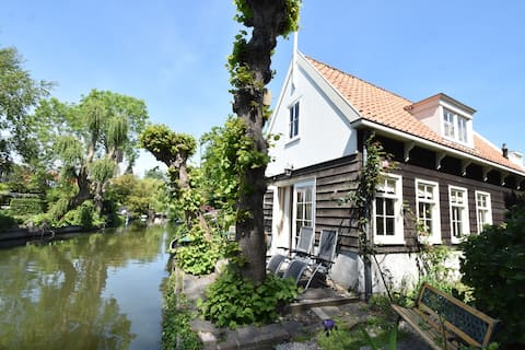 Serene Getaway in Edam