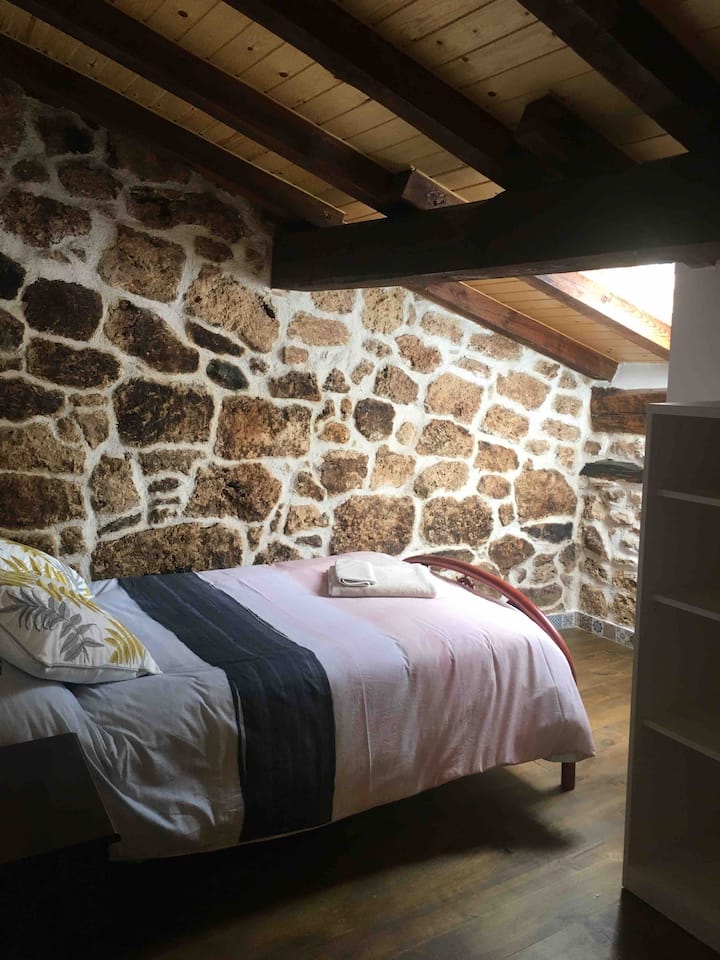 Pangalawang palapag. Single room na may 1.20 na higaan.