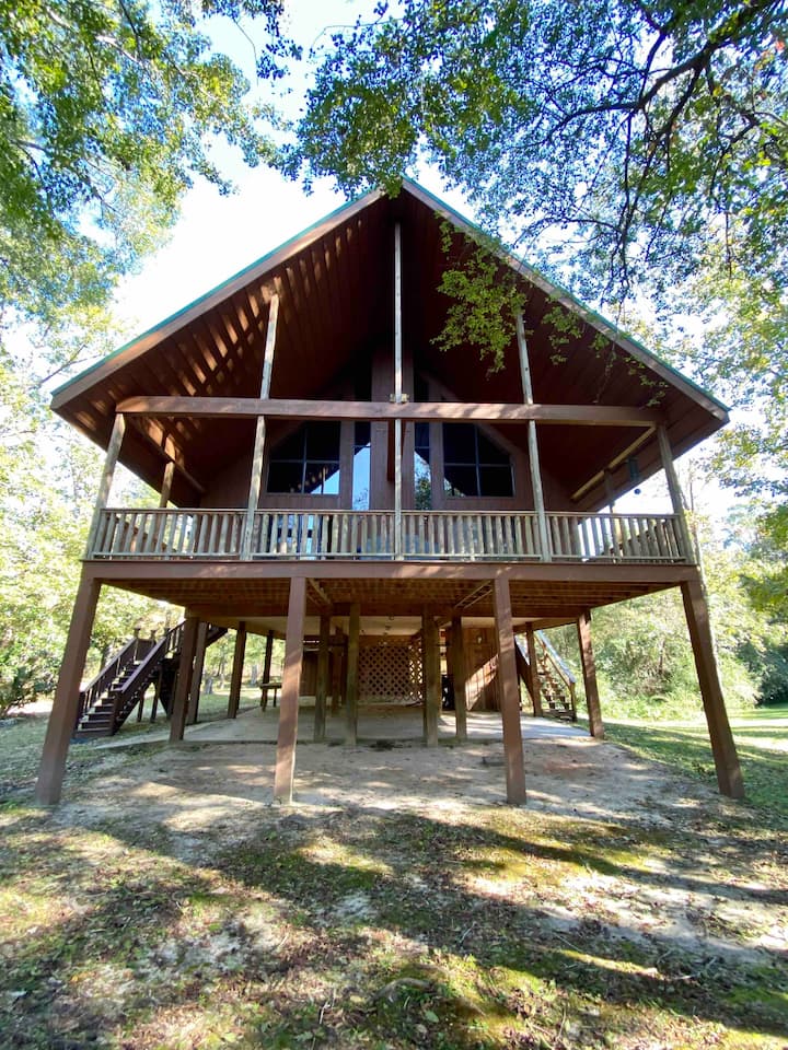 The Creekside Cabin Retreat 2 “The Lodge” Cabins for Rent in