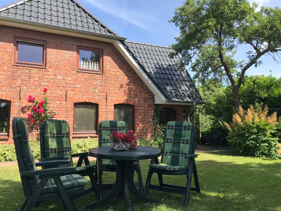 Sitzecke in ihrem Garten