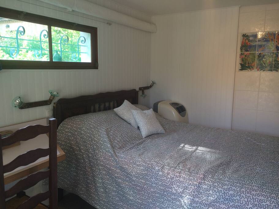 Un grand lit 140 cm