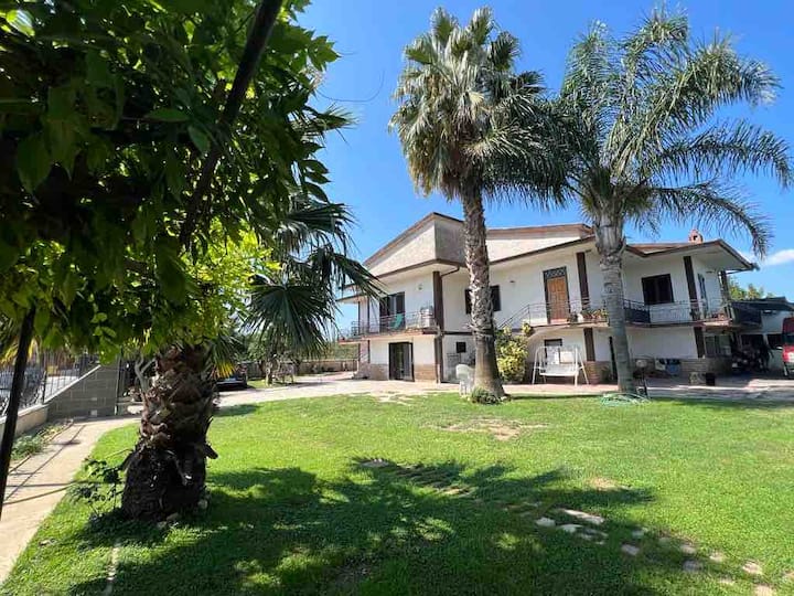 The red house 2 Vacation homes for Rent in Sant'Andrea del Pizzone
