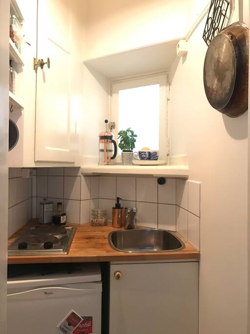 Small kitchen with all the basic you need